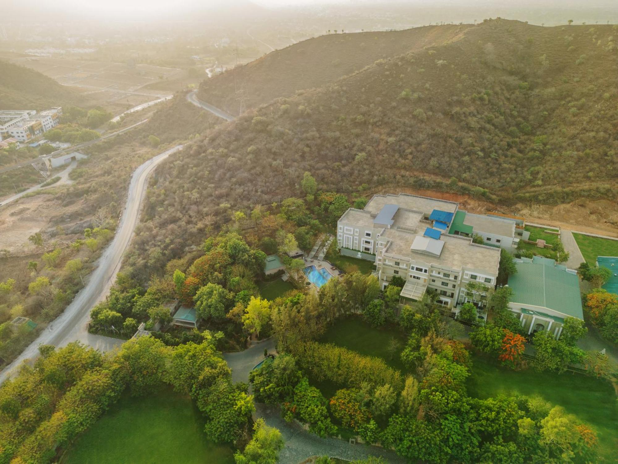 Essentia Luxury Resort & Spa Udaipur Esterno foto